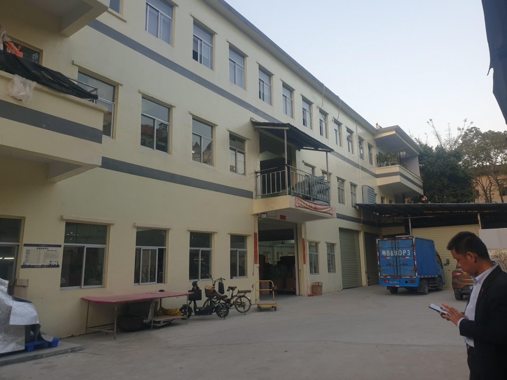龍崗區(qū)坪地中心村獨院廠房地理位置優(yōu)越，龍崗大道旁，貨柜車出