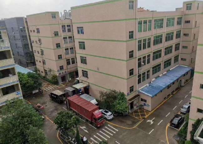龍崗寶龍街道，三樓2860平米出租！無轉(zhuǎn)讓費，現(xiàn)成裝修！